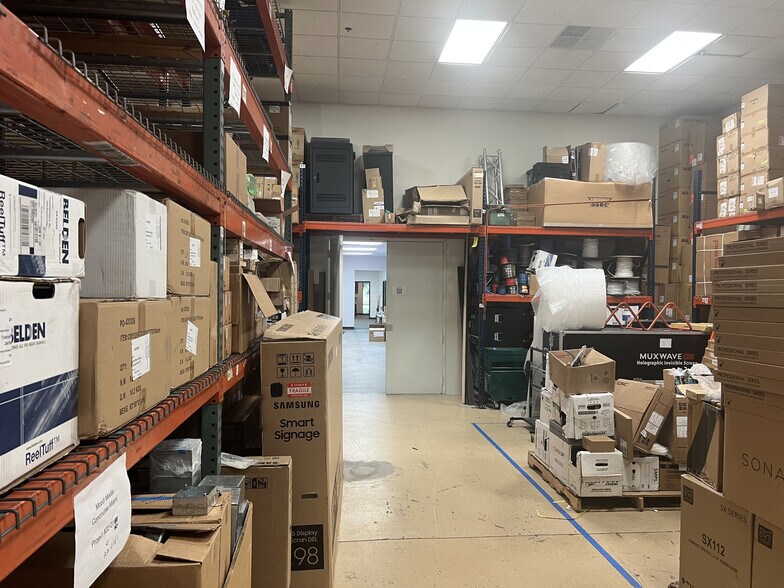 More Photos Of 4501 Vineland Rd, Orlando Showroom For Lease