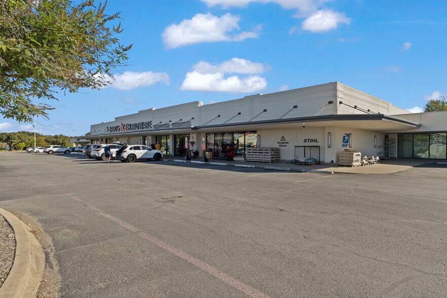 More Photos Of 3511-3563 S Hills Ave, Fort Worth Unknown For Lease