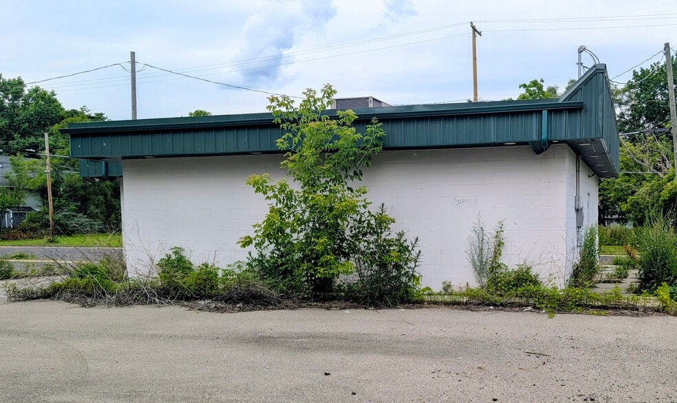 More Photos Of 2610 Davison Rd, Flint Freestanding For Sale