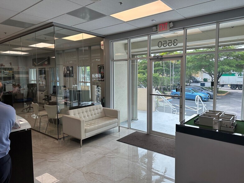 More Photos Of 3550 NW 113th Ct, Miami Warehouse For Lease