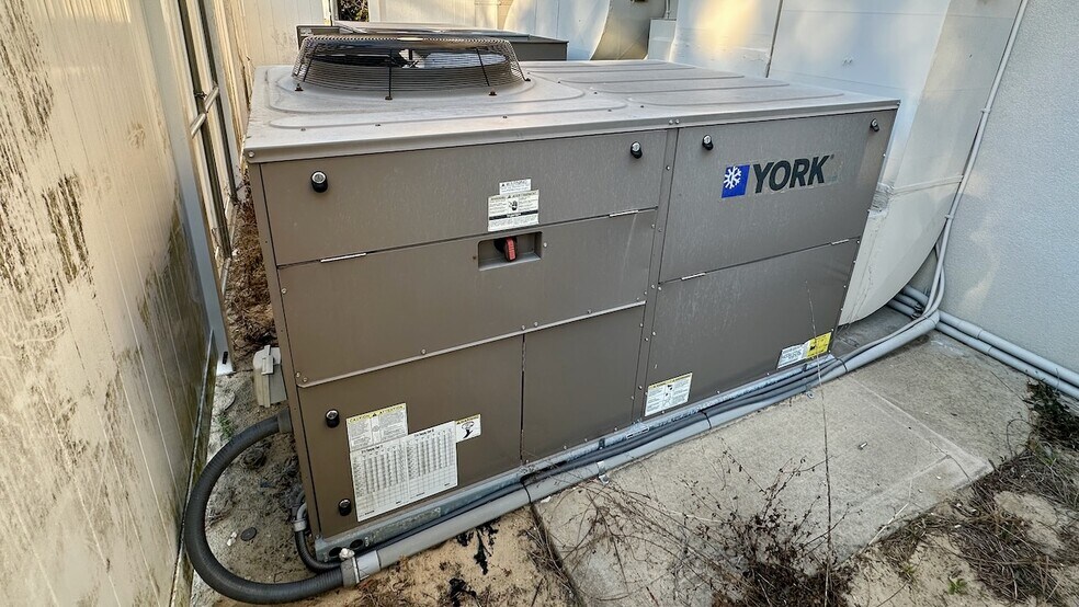 More Photos Of 3365 E Millwood Ln, Hernando Freestanding For Lease