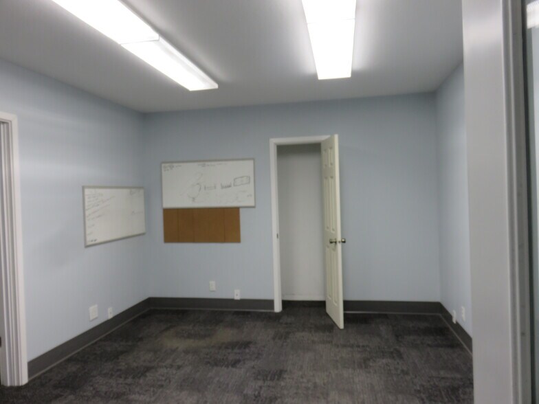 More Photos Of 725 Spiral Blvd, Hastings Manufacturing For Lease