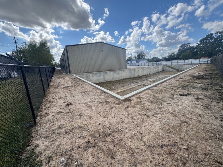 More Photos Of 121 Goedecke Rd, Spring Office For Lease