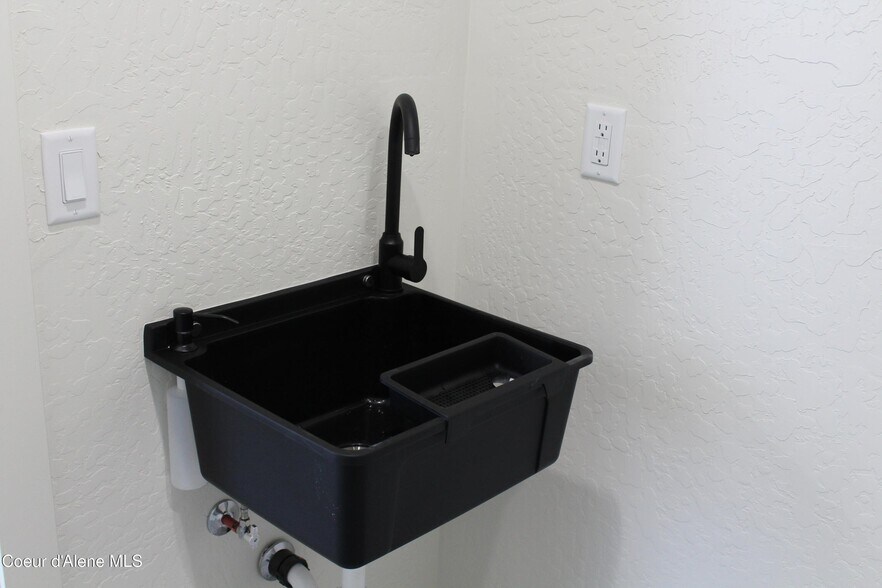 More Photos Of 17011 W Tulip Ct, Post Falls Industrial For Sale