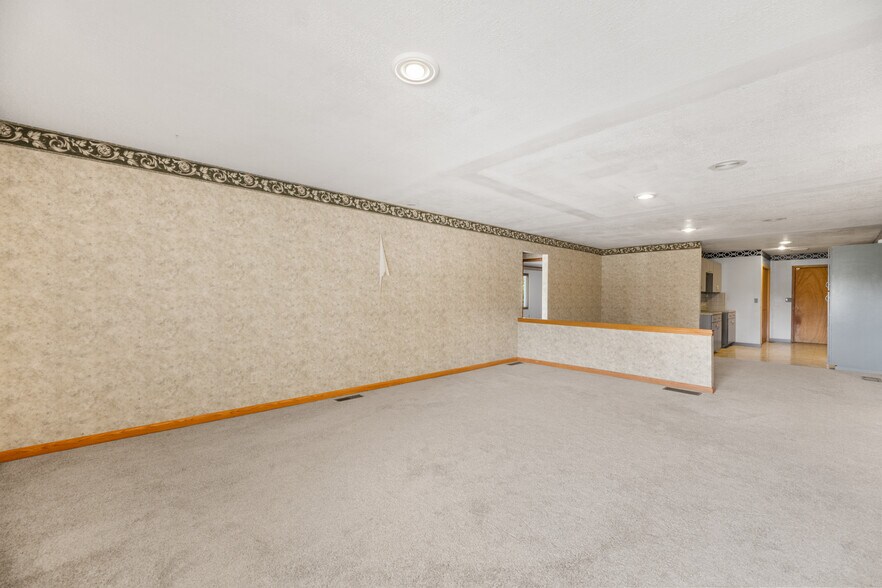 More Photos Of 106 Shadybrook Dr, Cheney Office For Sale