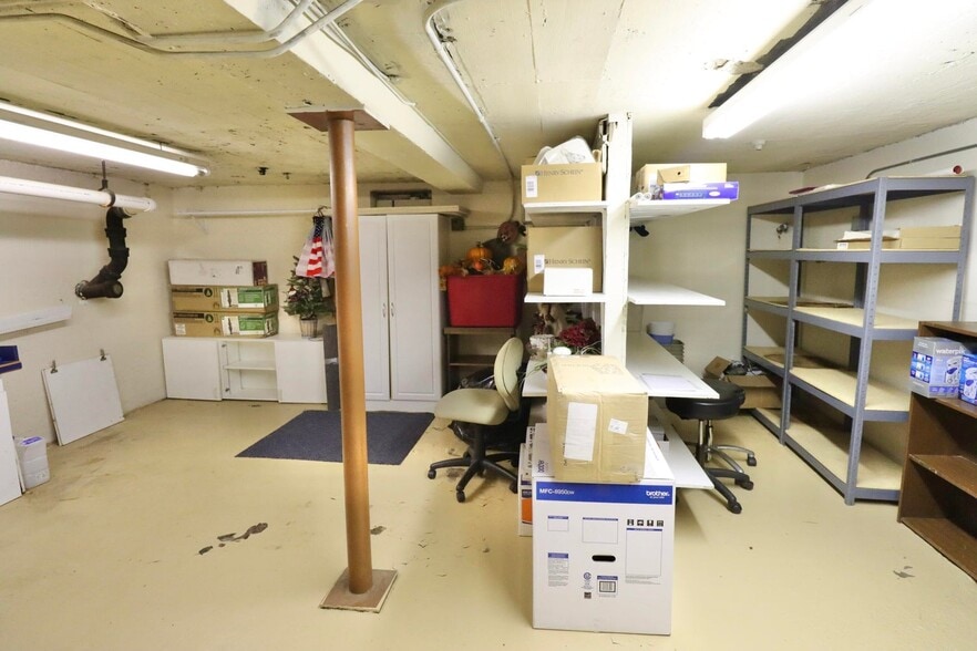 More Photos Of 414 Lincolnway, La Porte Office For Sale