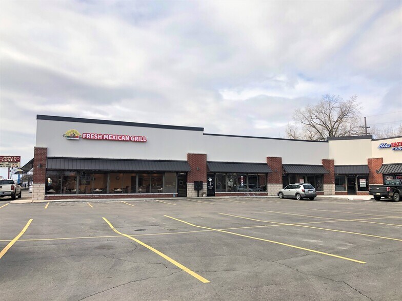 More Photos Of 5720 Highland Rd, Waterford Storefront Retail Office For Lease