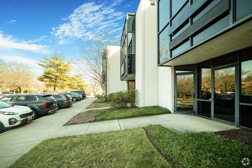 More Photos Of 350-364 Christopher Ave, Gaithersburg Medical For Lease