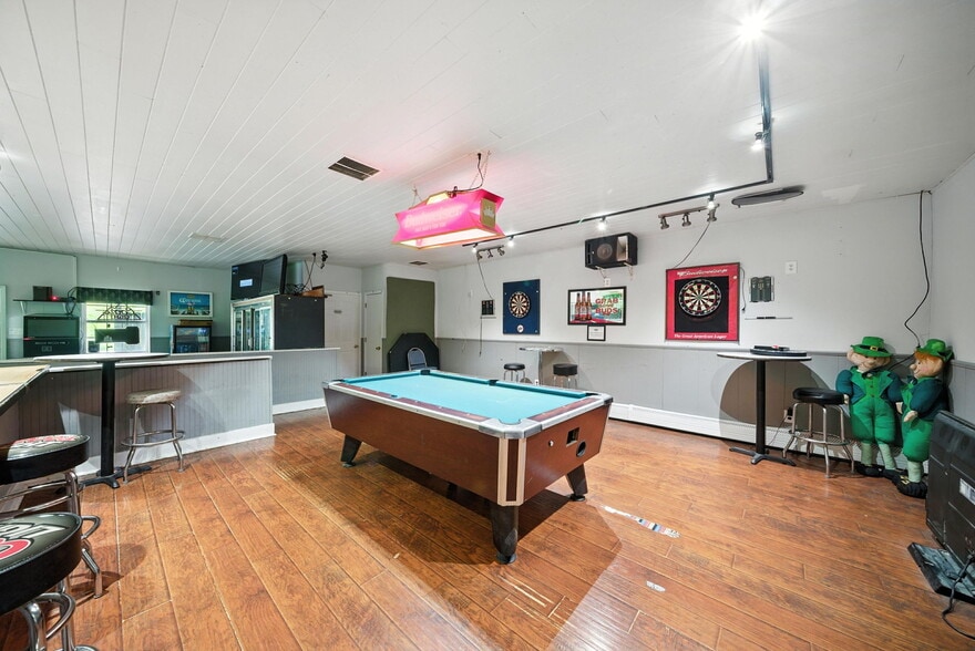 More Photos Of 260 Espanong Rd, Lake Hopatcong Restaurant For Sale