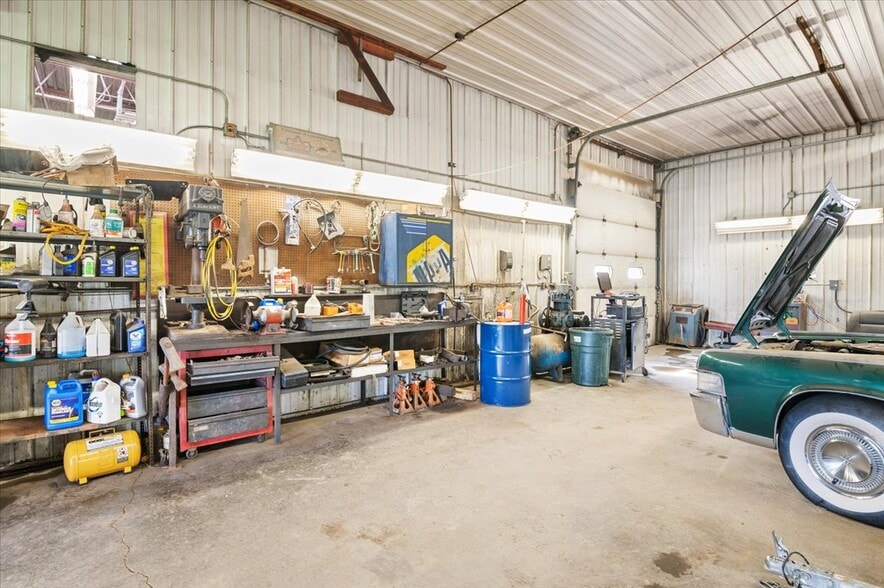 More Photos Of 45845 Cr-48, Southold Auto Repair For Sale