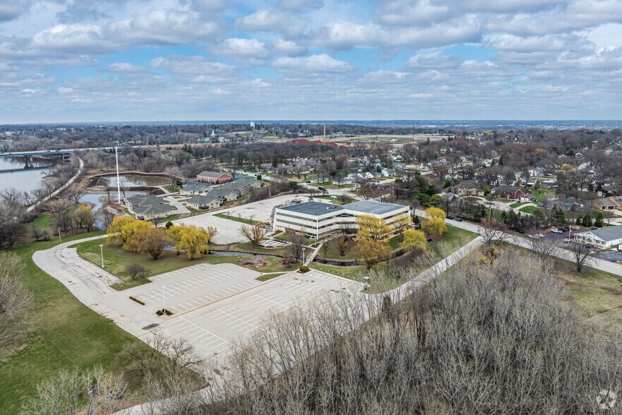 More Photos Of 3200 Riverside Dr, Green Bay Office For Sale