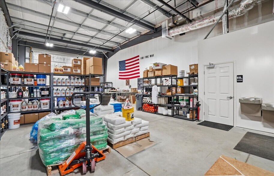 More Photos Of 4224 Solutions Ln, Bradenton Warehouse For Sale