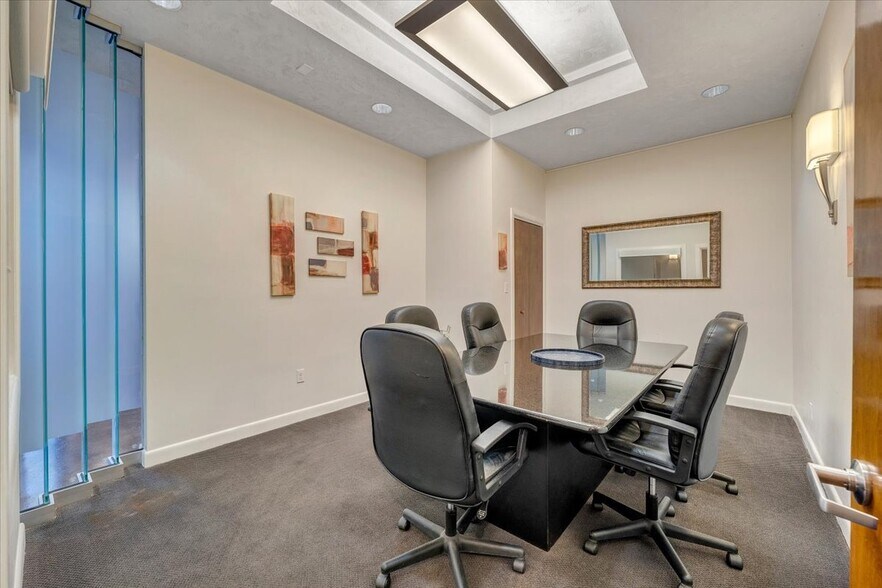 More Photos Of 131 Kirk Ave SW, Roanoke Office For Sale