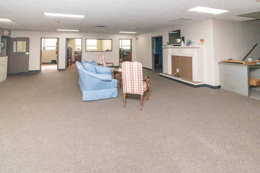 More Photos Of 245 Grandview Ave, Bellevue Light Distribution For Lease