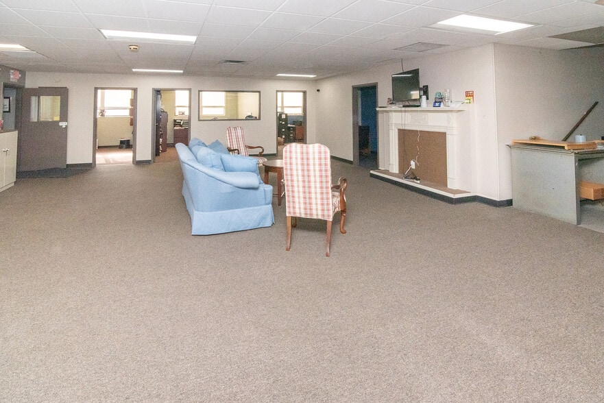 More Photos Of 245 Grandview Ave, Bellevue Light Distribution For Sale