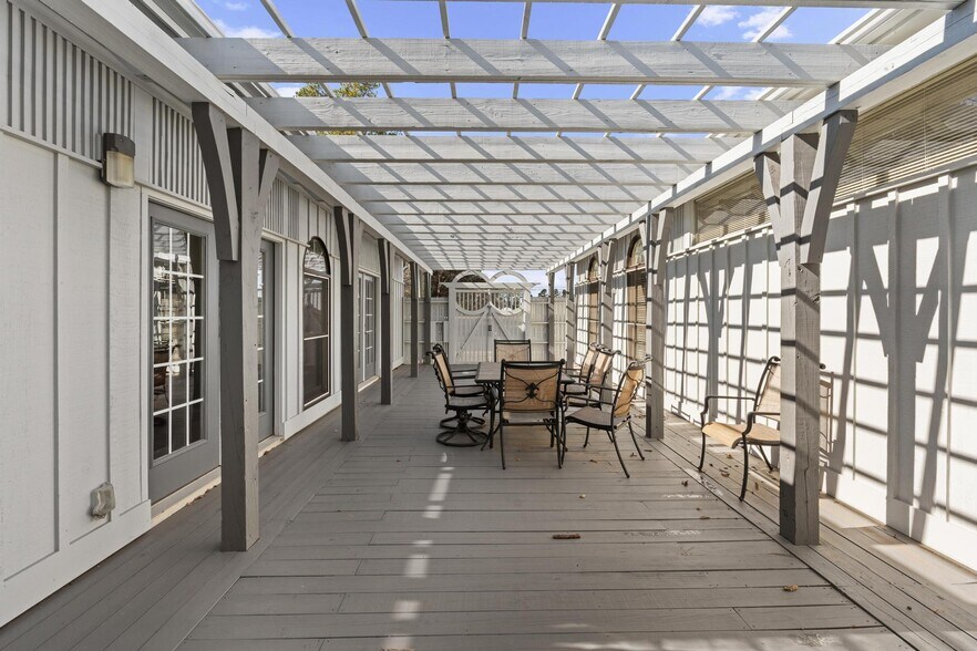 More Photos Of 1016 Everee Inn Rd, Griffin Business Park For Sale