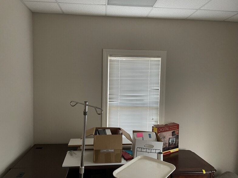 More Photos Of 4550 Country Club Rd, Winston-Salem Medical For Lease