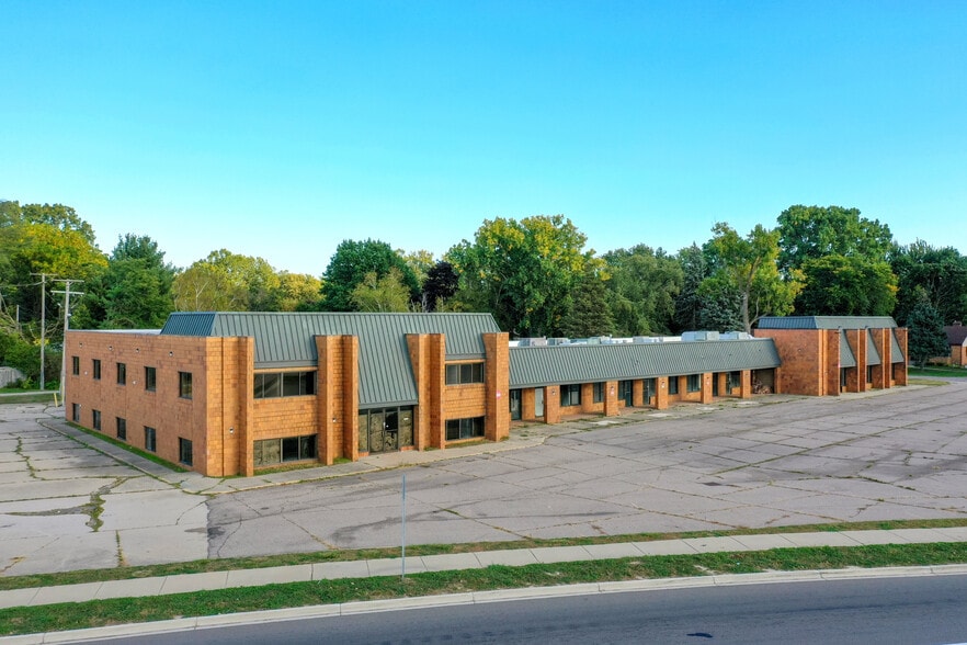 More Photos Of 38116-38160 S Gratiot Ave, Clinton Township Freestanding For Sale