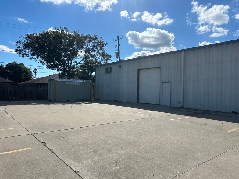 More Photos Of 6006 Ayers St, Corpus Christi Freestanding For Lease