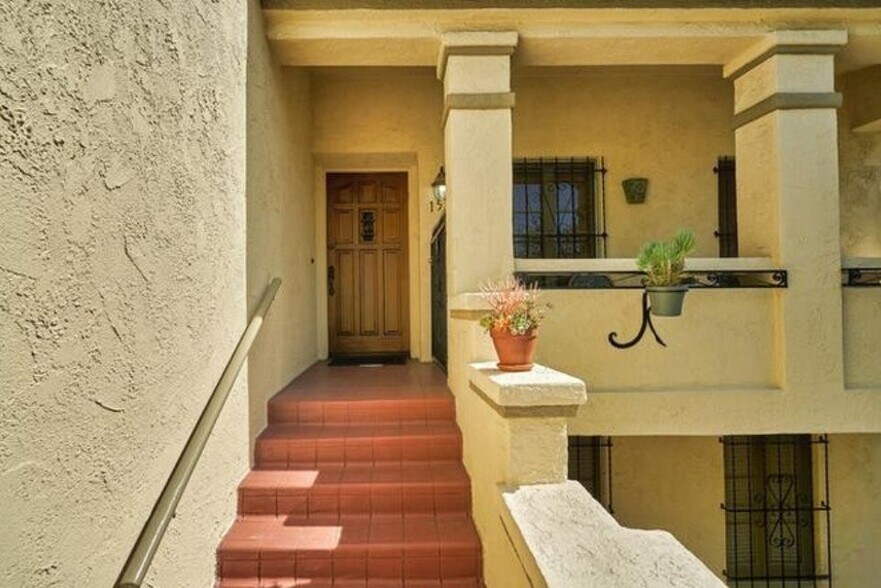 More Photos Of 150 N La Peer Dr, Beverly Hills Apartments For Sale