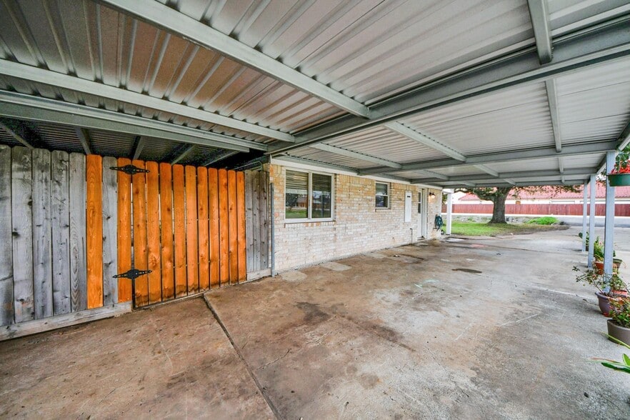 More Photos Of 2534 Garden Rd, Pearland Specialty For Sale