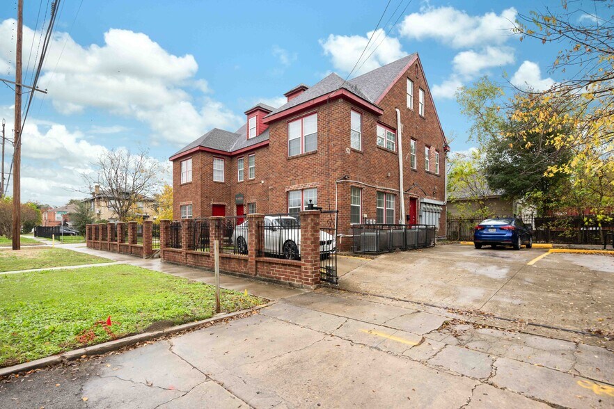 More Photos Of 2602 Isabella St, Houston Apartments For Sale