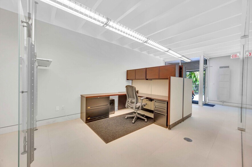 More Photos Of 4621 Ponce De Leon Blvd, Coral Gables Office For Sale