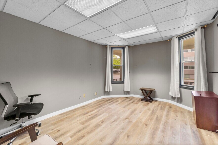 More Photos Of 300 Allegheny Ave, Towson Office For Sale
