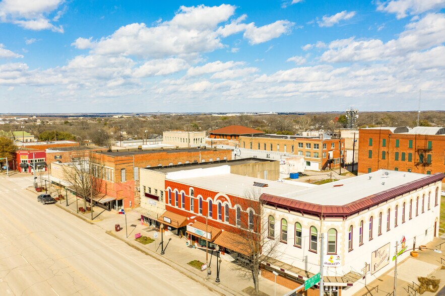 More Photos Of 75 N Waco St, Hillsboro General Retail For Lease