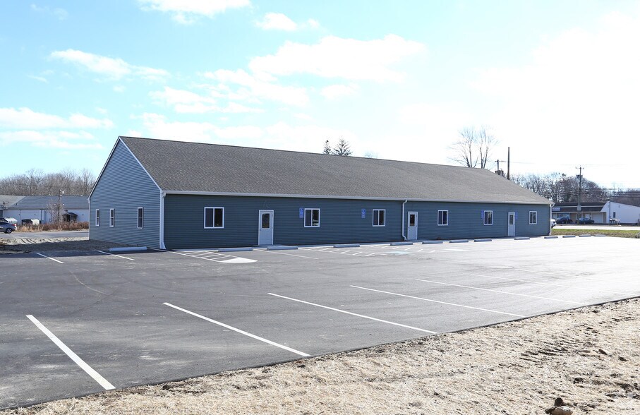 More Photos Of 752 Middletown Rd, Colchester Freestanding For Lease