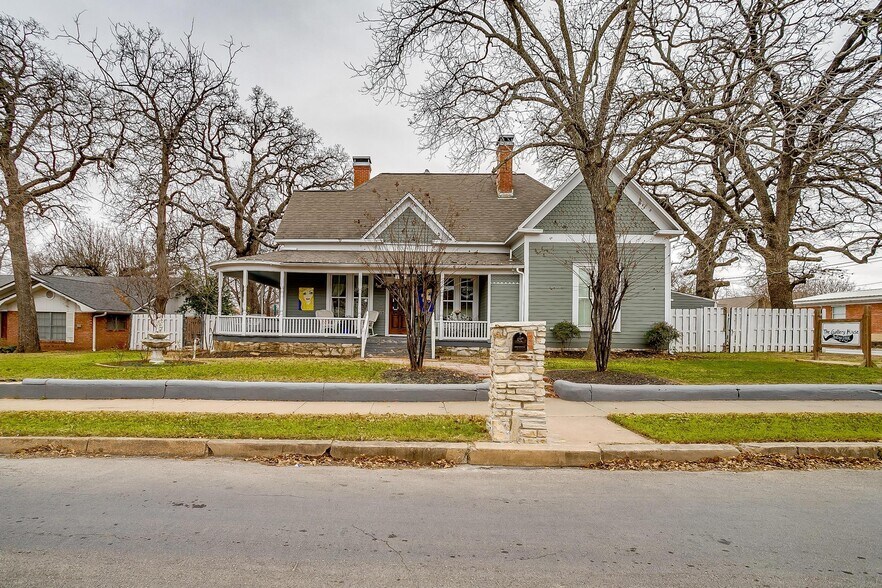 More Photos Of 1092 W Tarleton St, Stephenville Hospitality For Sale