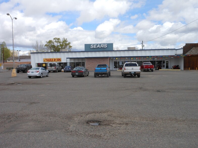 Primary Photo Of 801-807 N Federal Blvd, Riverton General Retail For Lease