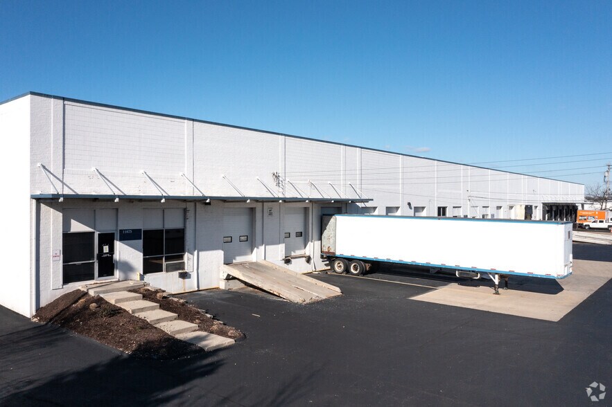 More Photos Of 11717-11725 Chesterdale Rd, Springdale Unknown For Lease