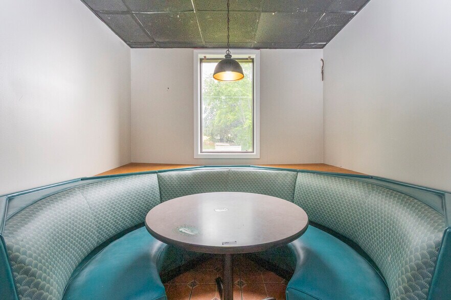 More Photos Of 1704-1710 W Main St, Central Restaurant For Lease