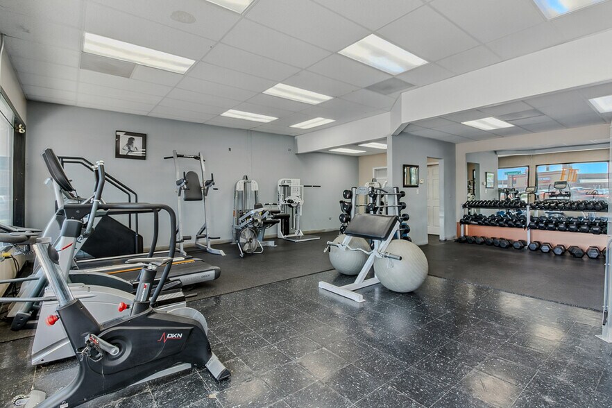 More Photos Of 6980 W Overland Rd, Boise Storefront Retail Office For Lease