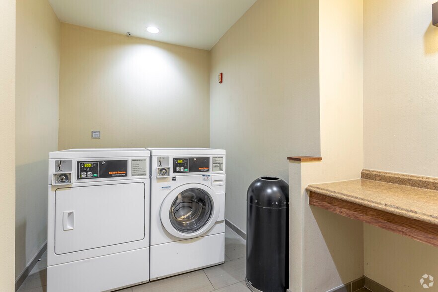 More Photos Of 4231 Industrial Ave, Lincoln Hotel For Sale