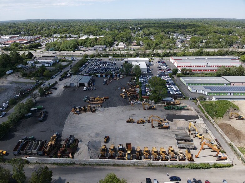 Primary Photo Of 195 S Denver Ave, Bay Shore Truck Terminal For Lease