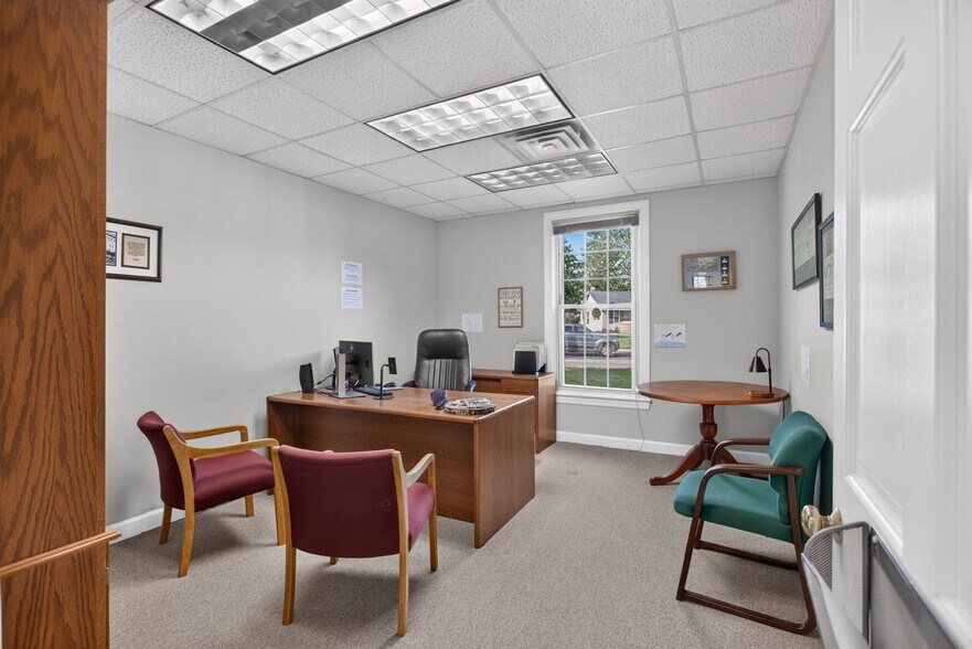 More Photos Of 800 Country Club Rd, Harrisonburg Office For Sale