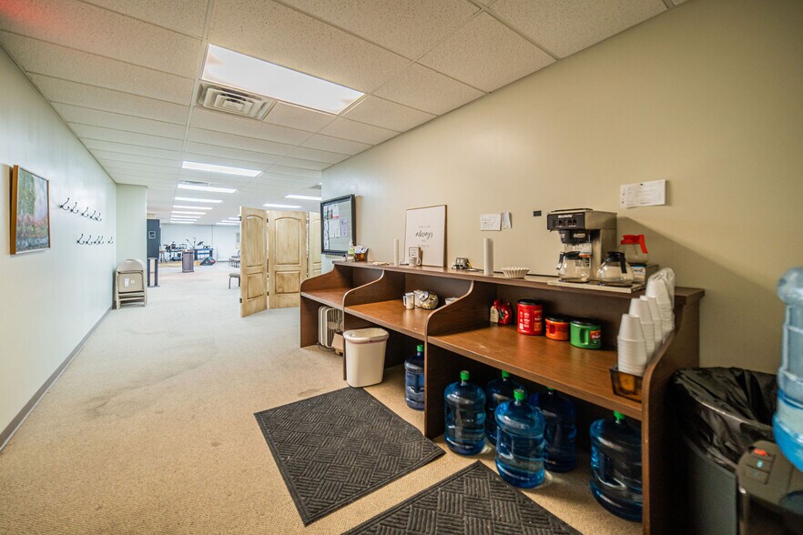More Photos Of 3530 Park Plaza Rd, Paducah Flex For Lease