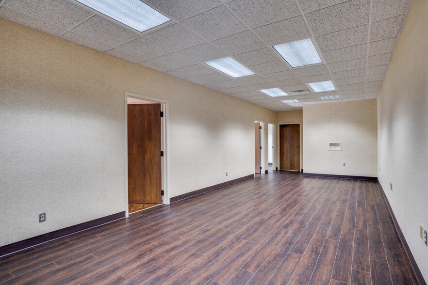 More Photos Of 2716 Commerce St, Wichita Falls Industrial For Sale