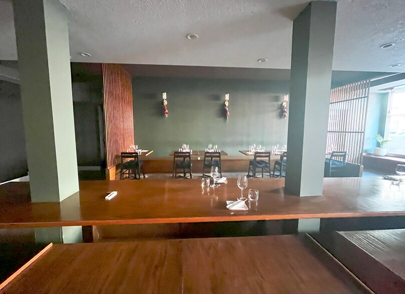 More Photos Of 215-217 10th St NW, Calgary Storefront Retail Office For Lease