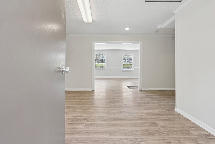 More Photos Of 401 SW Cleveland Ave, Atlanta Office Residential For Sale