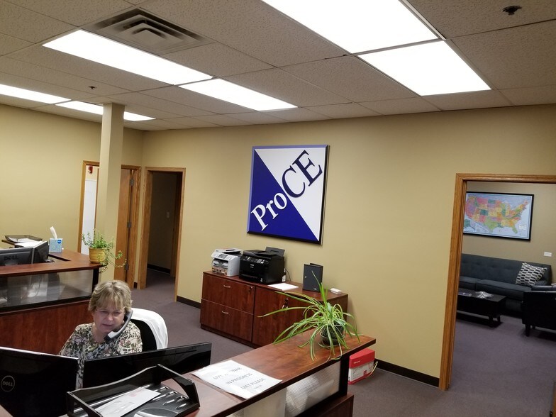 More Photos Of 850 W Bartlett Rd, Bartlett Medical For Sale