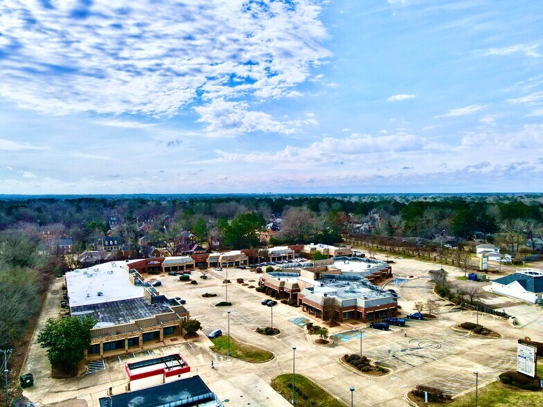 More Photos Of 1625 E County Line Rd, Jackson Freestanding For Lease