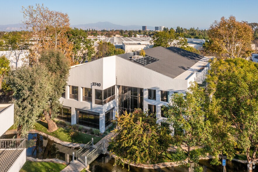 More Photos Of 3740 S Susan St, Santa Ana Office For Lease