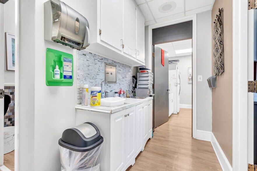 More Photos Of 1004 Dresser Ct, Raleigh Medical For Lease