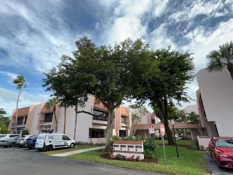 Primary Photo Of 1860 Forest Hill Blvd, West Palm Beach Unknown For Lease