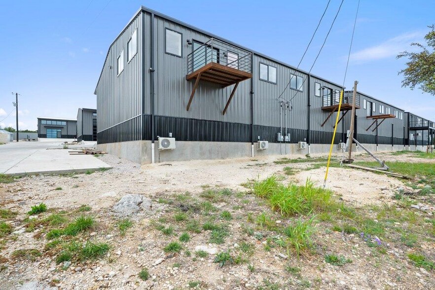 More Photos Of 451 Farrell Rd, Dripping Springs Light Distribution For Sale