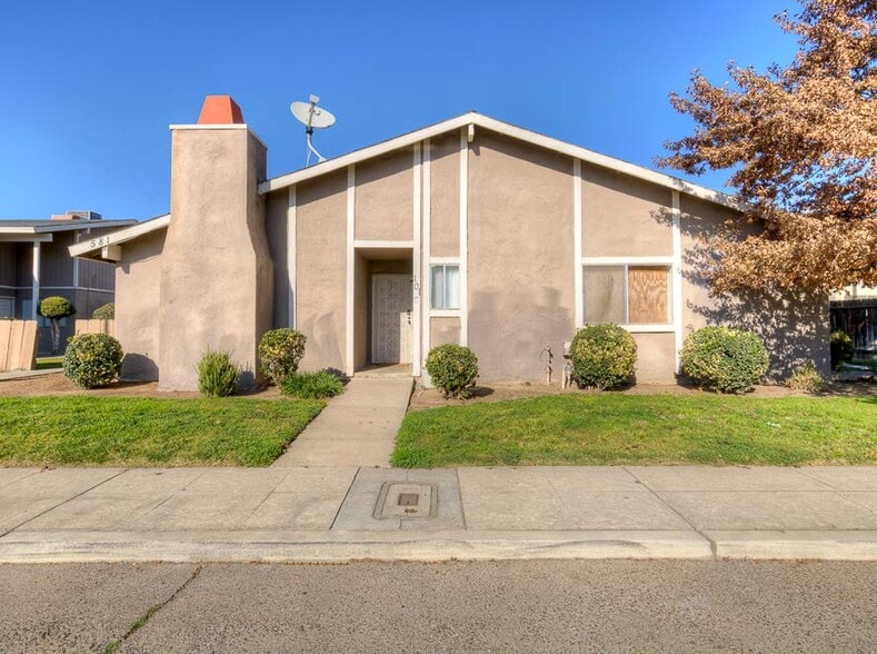 More Photos Of 581 W Ashlan Ave, Clovis Apartments For Sale