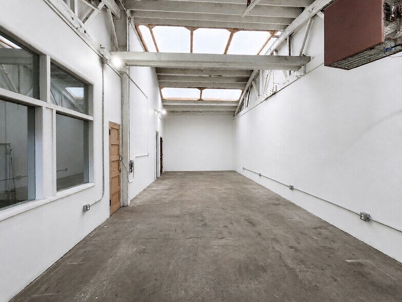 More Photos Of 4519-4529 W Haddon Ave, Chicago Warehouse For Lease